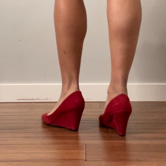 😵 2 FOR $40 // Red suede almond toe wedges s-8- - Picture 6 of 13
